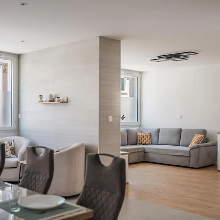 Appartement Au Coeur De - Parking Gratuit - Entierement Climatise
